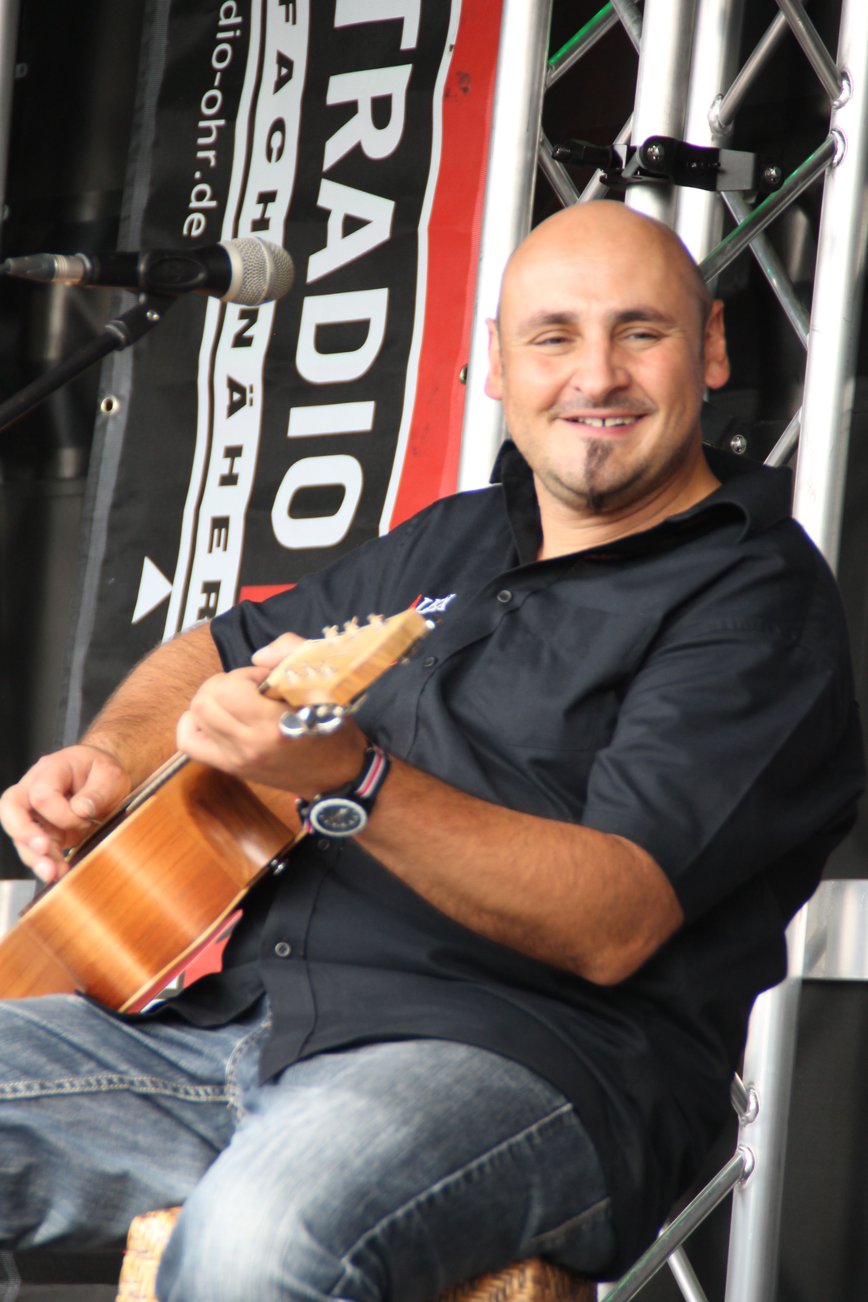  Alex Kunz Vocal & Guitar